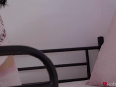 Dormitorio, Muñeca, Rostro sentado, Lamidas, Tetas naturales, Perforación, Coño, Calcetines