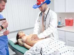 Brunette brune, Médecin, Gyneco, Léchez, Chatte, Chevaucher, Adolescente, Uniforme