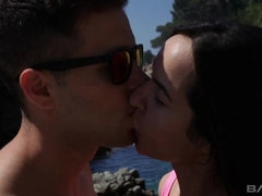 18 ans, Brunette brune, Tir de sperme, Faciale, De plein air, Adolescente