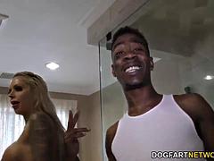 Grosse bite, Blonde, Sucer une bite, Bukkaké, Tir de sperme, Groupe, Interracial, Gicler