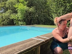 Arsch, Grosser arsch, Geile alte tussi, Erotisch, Im freien, Pool, Weibliche ejakulation, Stiefmutter
