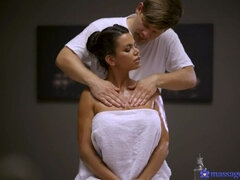 Grosse titten, Blasen, Braunhaarige, Europäisch, Füsse, Fetisch, Massage, Kurzes haar