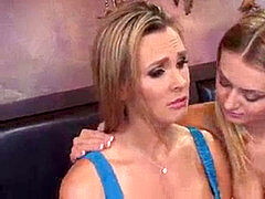 Geile alte tussi, Fingern, Lesbisch, Höschen, Arsch lecken, Stiefmutter, Tätowierung, Jungendliche (18+)