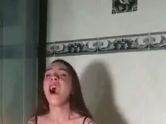 Bruinharig, Voeten, Latijnse vrouw, Masturbatie, Orgasme, Alleen, Tiener, Tieten likken