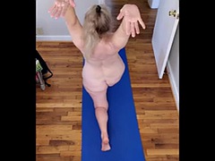 Enthousiasteling, Grote mammen, Blond, Omie, Rijpe lesbienne, Moeder die ik wil neuken, Naakt, Tieten likken