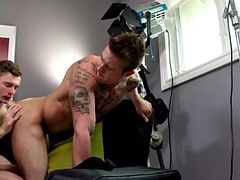 Amateur, Anal, Lécher le cul, Sucer une bite, Petit ami, Homosexuelle, Branlette thaïlandaise, Tatouage