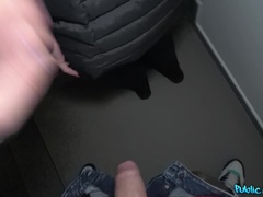Leie, Arsch, Betrug, Paar, Hundestellung, Aufs gesicht abspritzen, Pov, Öffentlich