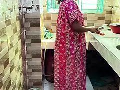 18 ans, Tromperie, Première fois, Cuisine, Mère que j'aimerais baiser, Maman, Nue, Cheveux courts