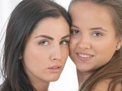 デカパイ, 指いじり, キス, レズビアン, 下着, オマンコ, ストリッピング, オッパイの