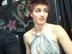 Amateur, Sucer une bite, Tir de sperme, Mère que j'aimerais baiser, Tatouage, Branlette espagnole, Nénés