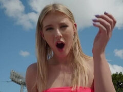 Amerikanisch, Blasen, Auto, Hundestellung, Aufs gesicht abspritzen, Im freien, Pov, Öffentlich