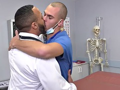 Nana, Bisexuelle, Médecin, Double pénétration, Interracial, Mère que j'aimerais baiser, Plan cul à trois, Uniforme