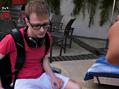 デカパイ, ビキニ, フェラチオ, 巨乳な, 手コキする, 淫乱熟女, ピアス, オマンコ