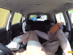 Leie, Blasen, Auto, Handjob, Im freien, Muschi, Arsch lecken, Rasiert