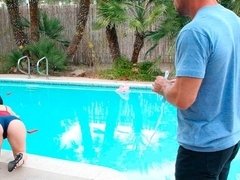 Gros cul, Sucer une bite, Éjaculer dans la bouche, Tir de sperme, En levrette, Seins naturels, Rasée, Adolescente