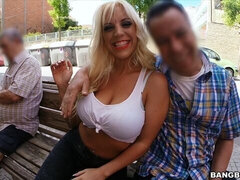 Amateur, Gros cul, Grosse bite, Sucer une bite, En levrette, Mère que j'aimerais baiser, Public, Nénés