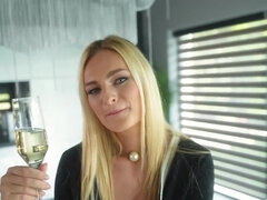 Tussi, Blondine, Domination, Fingern, Hardcore, Orgasmus, Pov, Ablutschen