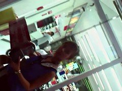 Negro, Bajo la falda, Voyeur