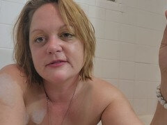 Cuarto de baño, Pies, Madres para coger, Fumando