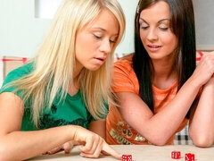 Anal, Blonde, Embrassement, Lesbienne, Lingerie, Masturbation, Chatte, Rasée