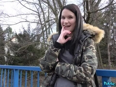 Sucer une bite, Voiture, En levrette, Branlette thaïlandaise, De plein air, Pov, Public, Chatte