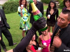 Habillées, Lesbienne, Orgie, De plein air, Fête, Piscine, Satin, Mouillée