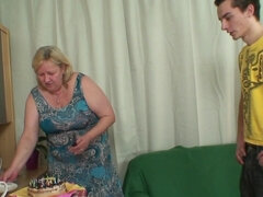 Blondine, Geschnappt, Betrug, Oma, Behaart, Hd, Mutti, Sohn