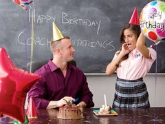 18 años, Culo grande, Verga grande, Mamada, Inocente, Tetas naturales, Colegiala, Tetas