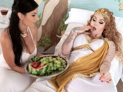 Анальный секс, Большая жопа, Большой член, Большие сиськи, Минет, Брюнетки, Две девушки, Втроем