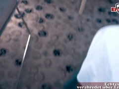 Enthousiasteling, Grote mammen, Kreng, Blond, Rondborstig, Openbaar, Slet, Tieten likken