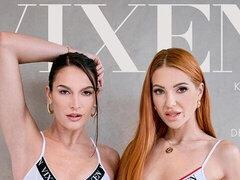 18 jaar, Grote kont, Grote lul, Hondjeshouding, 1 man 2 vrouwen, Natuurlijke tieten, Tiener, Tieten likken