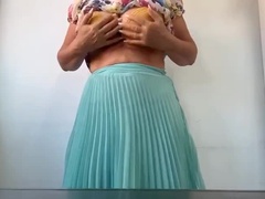Asiatique, Gros seins, Extrême, Mamie, Mature, Mère que j'aimerais baiser, Sous la jupe, Mouillée