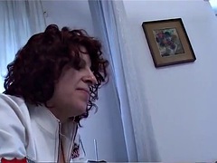 Grote mammen, Flashing, Harig, Rijpe lesbienne, Openbaar, Douche, Tieten likken, Oud