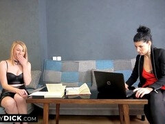 Rubia, Británico, Dominacion femenina, Humillación, Besar, Pene, Tetas