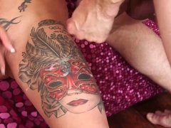 Grosse titten, Bikini, Flasche, Schwanz, Piercing, Tätowierung, Titten