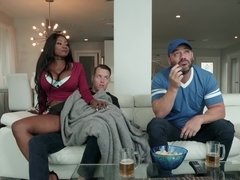 Tetas grandes, Mamada, Engañando, Ébano, Interracial, Madres para coger, Mamá, Montar