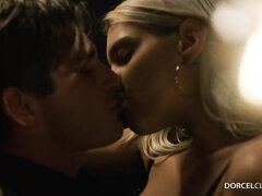 Grosse titten, Blasen, Vollbusig, Spermaladung, Kehlenfick, Aufs gesicht abspritzen, Hardcore, Natürlichen titten