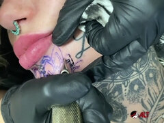 Piercing, Erotischer film, Tätowierung