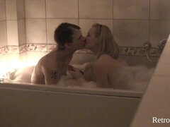 Bad, Grosse titten, Hundestellung, Freundin, Kurzes haar, Dusche, Dürr, Jungendliche (18+)