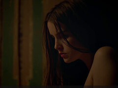 Salle de bains, Chambre à dormir, Célébrité, Embrassement, Nue, Culottes ou slips, Fumer