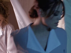 Tussi, Bad, Grosse titten, Absätze, Küssen, Lecken, Natürlichen titten, Uniform