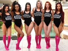 Сногсшибательные, Пальцем, Межрасовый секс, Лесбиянка, Лизание, Мастурбация, Стриптизерша, Молоденькие