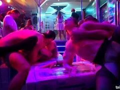 Blondine, Blasen, Bekleidet, Interrassisch, Orgie, Pornostars, Swingers, Nass