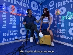 Tetas grandes, Primera ves, Enorme, Latina, Pelirrojo, Falda, Vibrador, Mojado