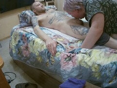 Enthousiasteling, Pijpbeurt, Oudere vrouw, Sperma shot, Aanwijzingen, Rijpe lesbienne, Russisch, Stiefmoeder