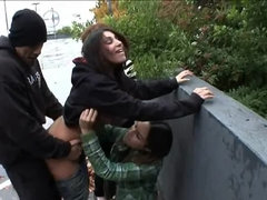 Grosser arsch, Blasen, Auto, Hardcore, Interrassisch, Latina, Lesbisch, Flotter dreier