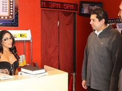 Gros cul, Grosse bite, Gros seins, Sucer une bite, Brunette brune, En levrette, Chatte, Nénés