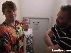 Sucer une bite, Club, Tir de sperme, Famille, Groupe, Hard, Orgie, Vierge