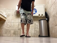 LiveNLove DOES KINK IN BATHROOMS AND CUMSHOT COMPILATION
