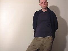 Kudoslong strips till he is in just his brief and wanks